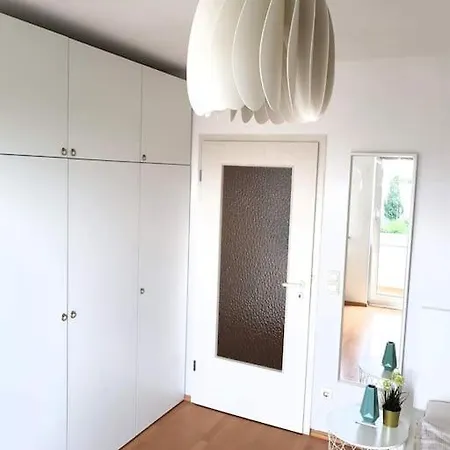 Gemuetliches 1-zi Studio, Balkon, U-bahn Naehe